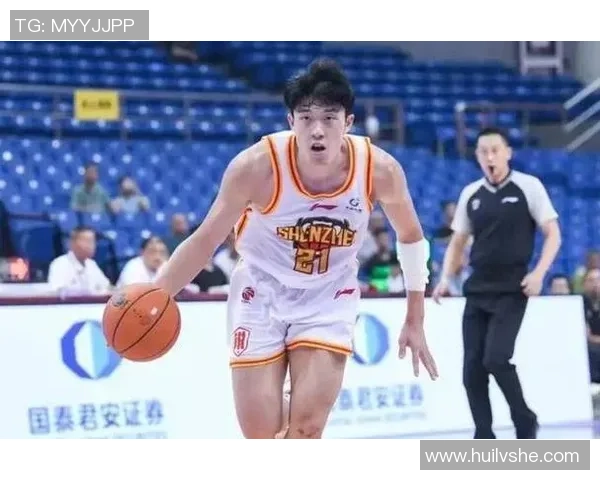 广州篮球队配合引发热议球迷对战术执行和球员默契提出不同看法