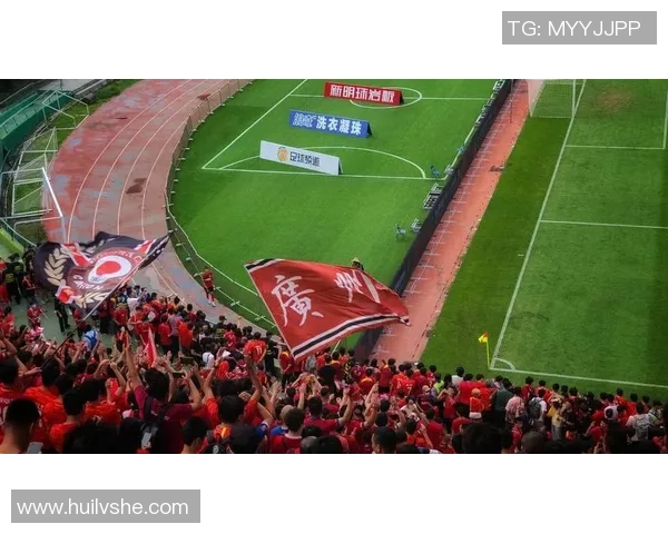 广州足球队个人能力引发热议球迷对球员表现的不同看法与争论